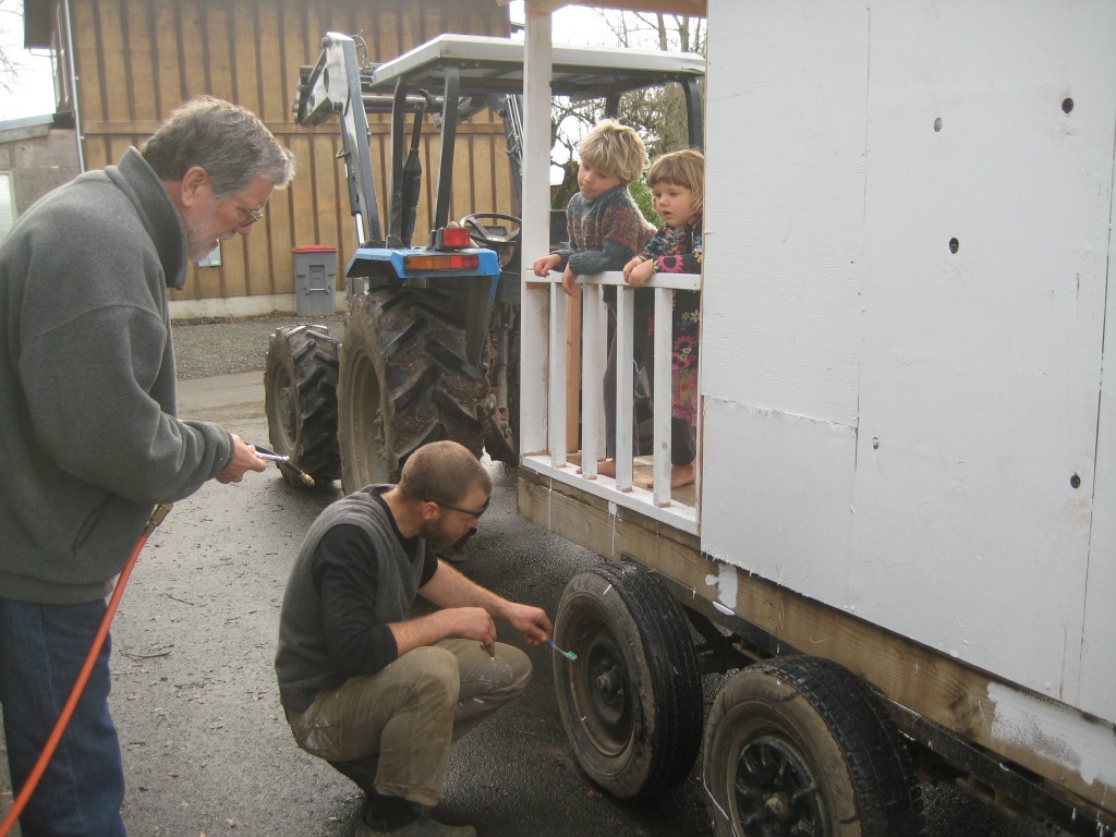 Filling the tires with air on the new tool.